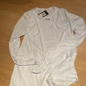 Mer under armpit white top